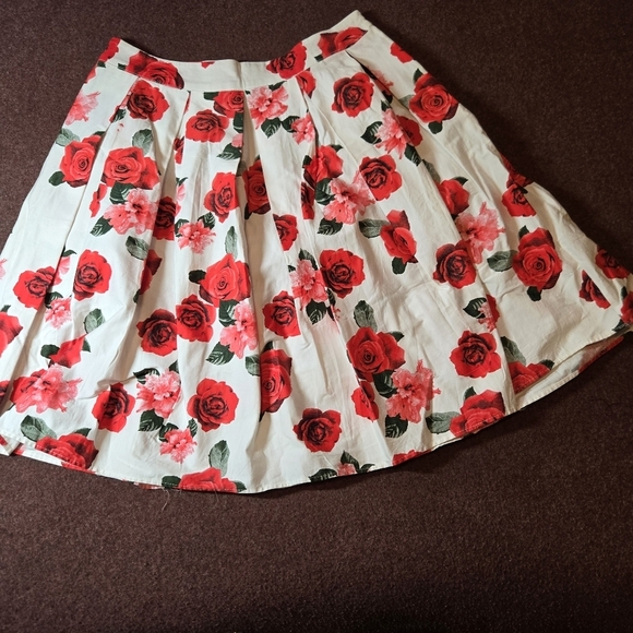 Dresses & Skirts - Rose Print Unbranded Skirt With 32in Waist Unlined Side Zip